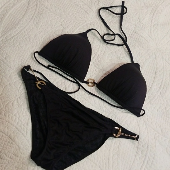 Bikini - Picture 1 of 4